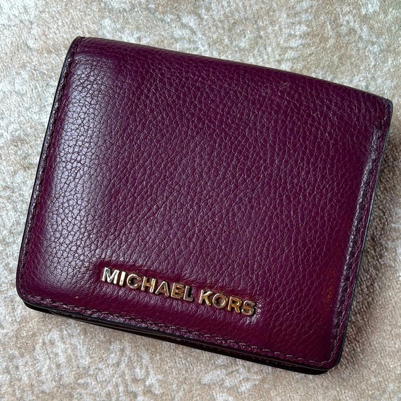 Michael Kors Genuine Leather Merlot Small Bifold Wallet Card ID Holder Gold Tone - Picture 1 of 16
